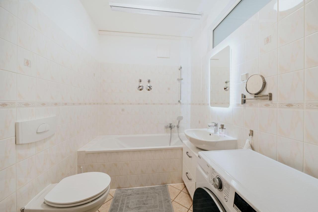 Blissplace 3 Zi Premium Apartment Nahe Getec Arena Mit Kingsize Betten Und Balkon Магдебург Екстер'єр фото